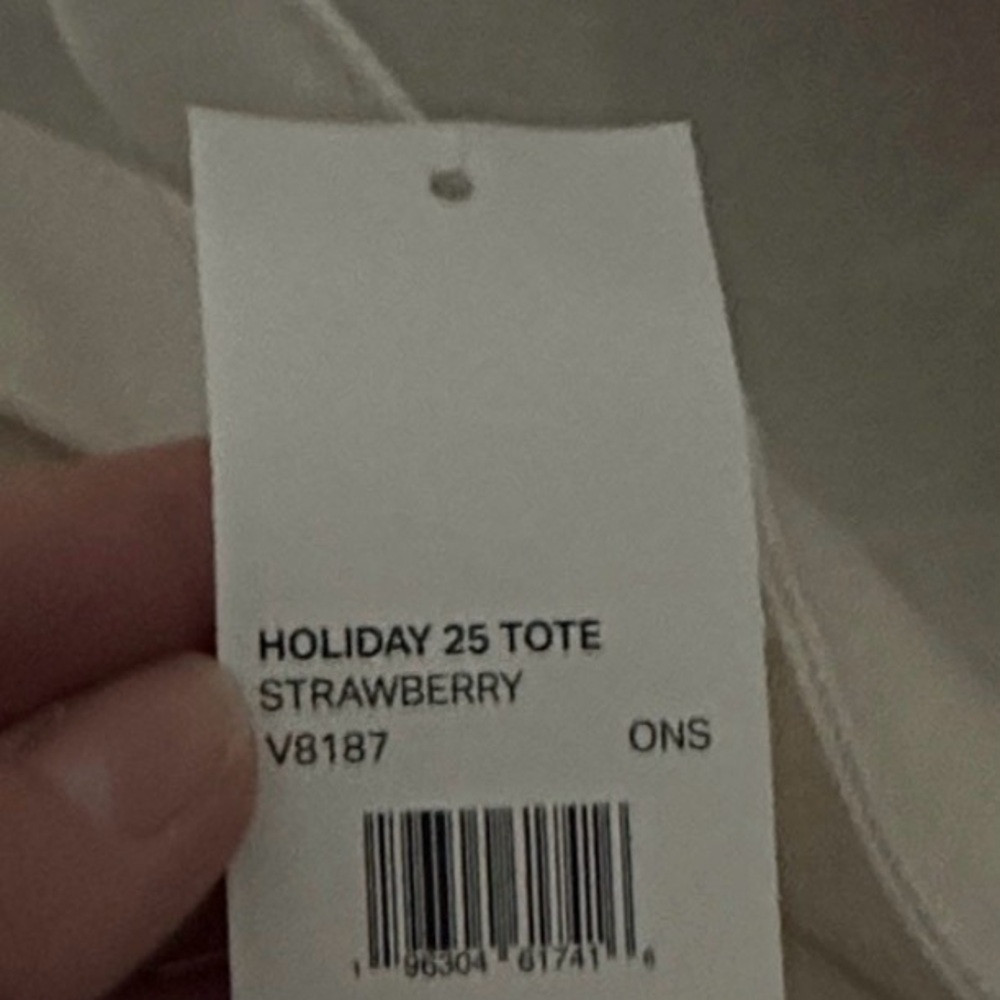 NWT 2025 Vuori holiday tote in white & strawberry red 🍓 - sold out! - Picture 5 of 5
